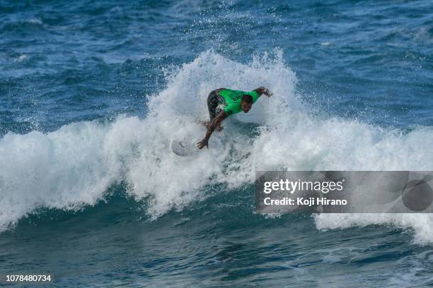 Weslley Dantas surfs during the VANS World Cup of Surfing final day on December 06, 2018 in Pupukea, Hawaii.