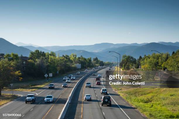 highway 36, boulder turnpike, rocky mountains, boulder, colorado - autosnelweg stockfoto's en -beelden