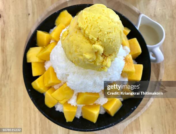 mango patbingsu. - mango shaved ice stock pictures, royalty-free photos & images