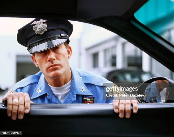 usa policeman looking into car window - police portrait stock pictures, royalty-free photos & images