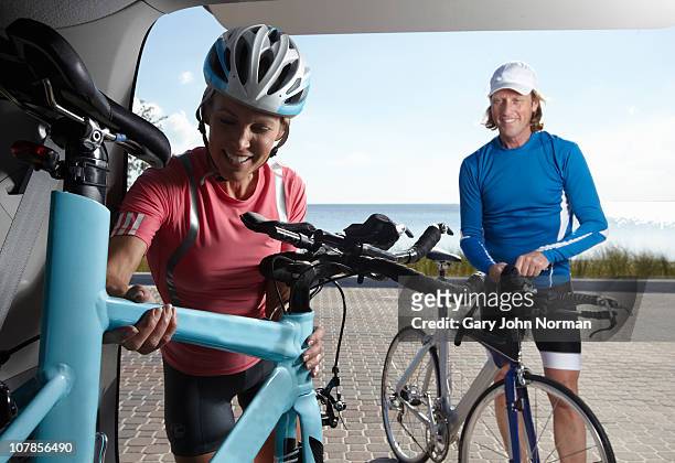 couple with car and bicycle - miami fahrrad stock-fotos und bilder