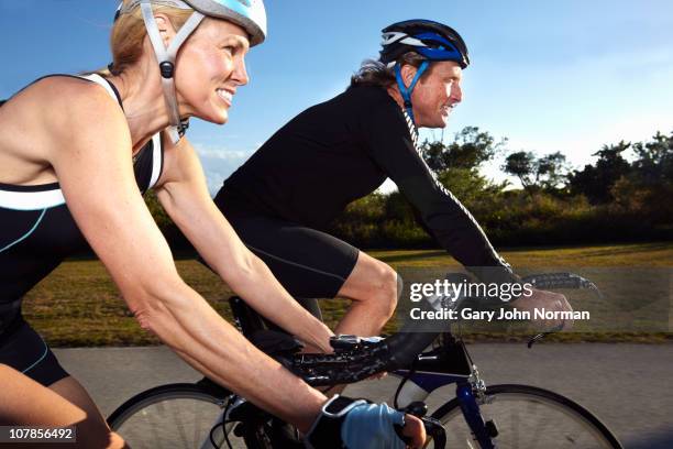 couple with bicycle train together - miami fahrrad stock-fotos und bilder