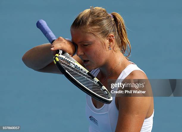 Dinara Safina of Russia wipes her face during her match against Yanina Wickmayer of Belguim during day two of the ASB Classic at the ASB Tennis...