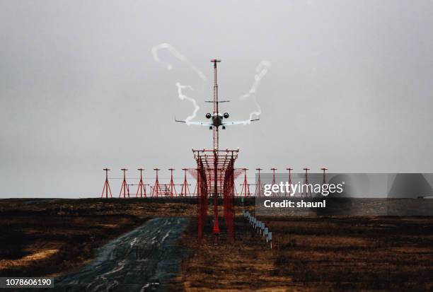 preparing for landing - landing gear stock pictures, royalty-free photos & images