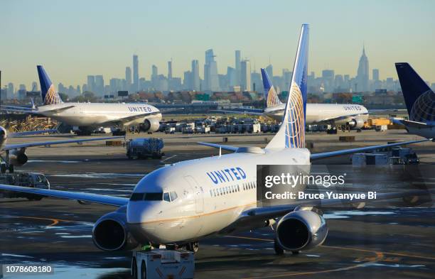 newark liberty international airport - internationaler flughafen newark liberty stock-fotos und bilder