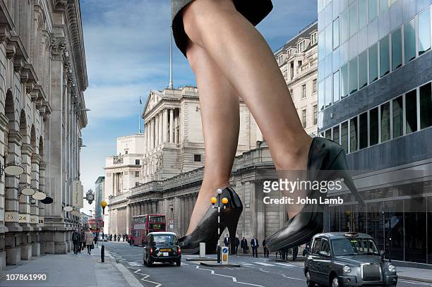supersize businesswoman - giant woman photos et images de collection
