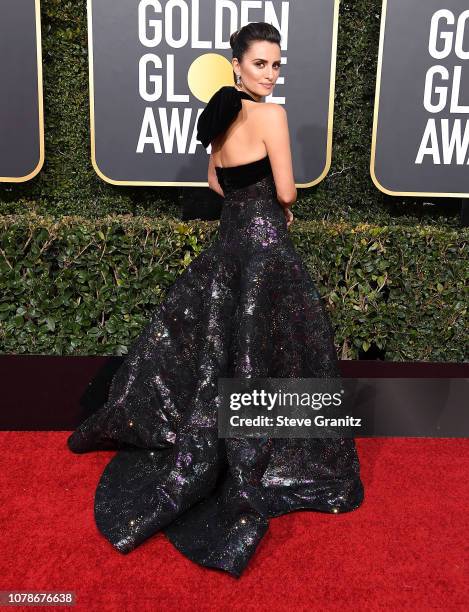 Penelope Cruz arrives at the 76th Annual Golden Globe Awardsat The Beverly Hilton Hotel on January 6, 2019 in Beverly Hills, California.