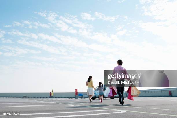 family who finishes shopping and steps into a car - couple walking shopping stock pictures, royalty-free photos & images