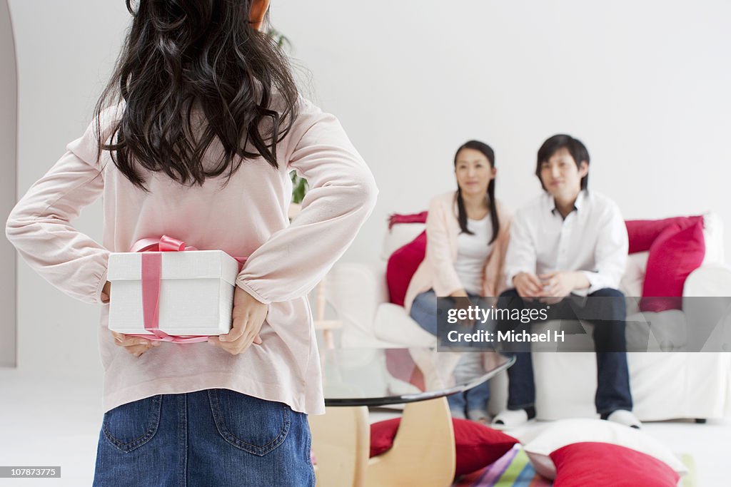 Girl who conceals present passed to mother