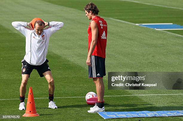 Mario Gomez attends a single training with fitness coach Thomas Wilhelmi during the FC Bayern Muenchen training session at Aspire Academy for Sports...