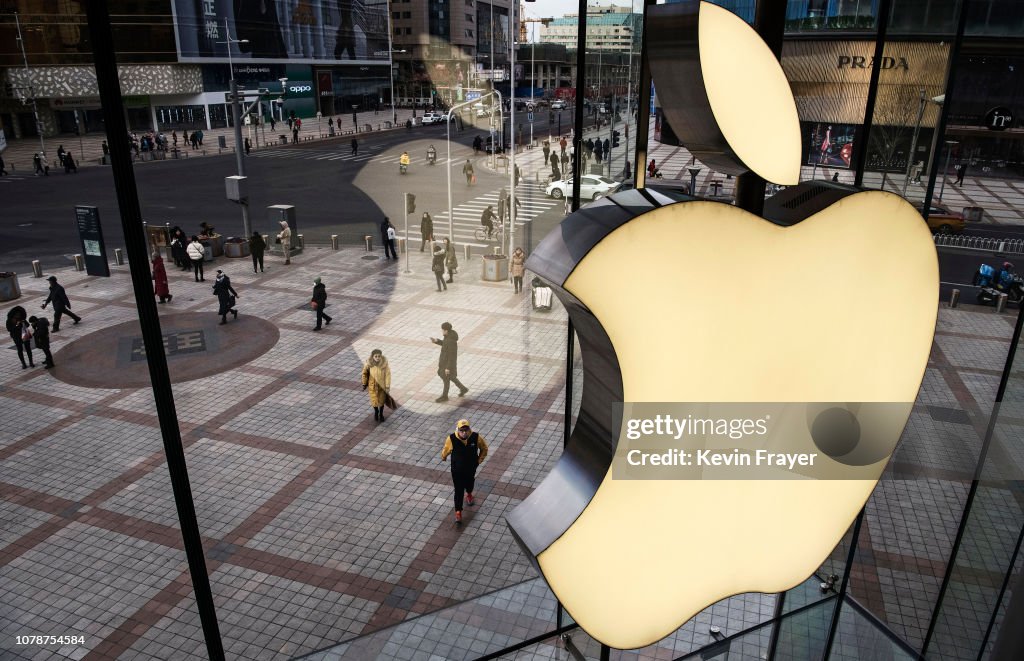 Apple Slashes Revenue Forecast Following Weak Sales In China