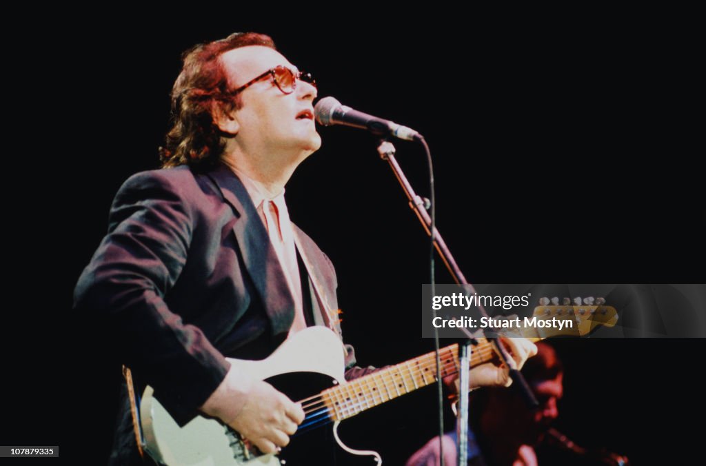 Gregfory Rafferty Scottish singer, songwriter and musician Gerry Rafferty in concert in ...