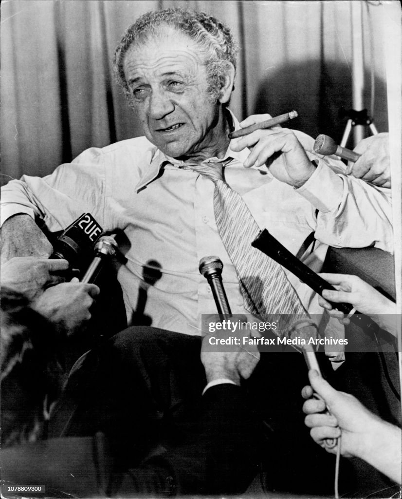British comedian Sidney James arrived in Sydney today en route to Melbourne to take part in the comedy hit The Mating Season.