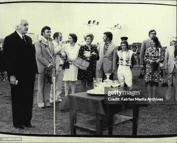 The 5th race, the Epsom.5. Presentation of trophy Mr. And Mrs. D. M. And A. R. Milson, Mrs. N. J. Gibson and husband, Mrs. Stewart and...