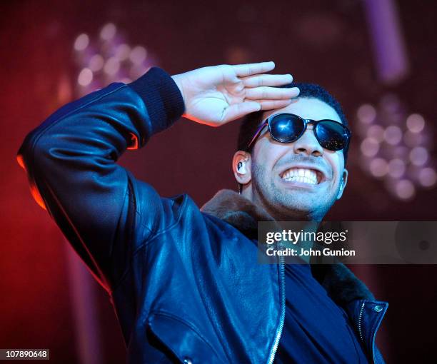 Canadian rapper Drake performs live on stage at the Carling O2 Academy on January 4, 2011 in Glasgow, Scotland.