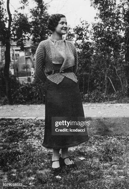 1930s. florence tuscany italy young woman portrait in the home meadow - 1940 stock pictures, royalty-free photos & images