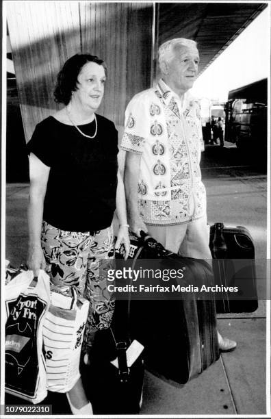 Passengers from the P &amp; O cruise ship, Fairstar, on arrival at Mascot. June 24, 1991.