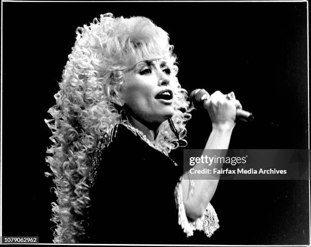 Dolly Parton 1987 Photos and Premium High Res Pictures - Getty Images