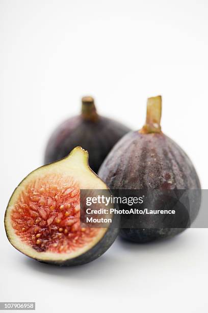 fresh figs - fig fotografías e imágenes de stock