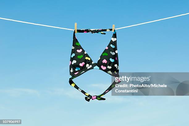 bikini top hanging on clothes-line - maillot de bain photos et images de collection
