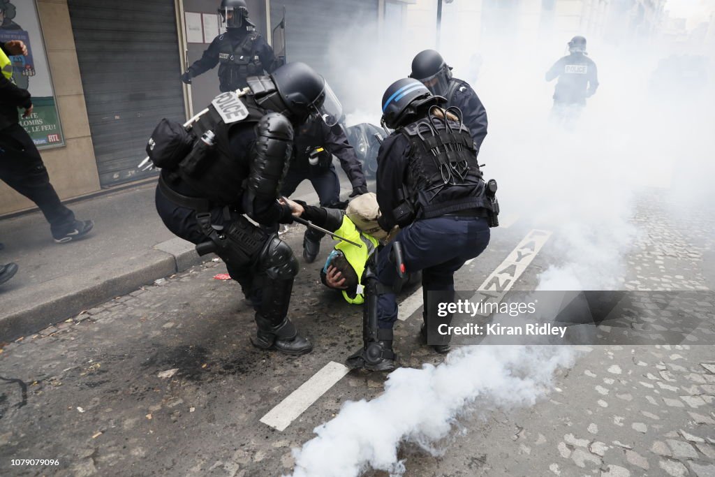 'Yellow Vests' Return to Paris Streets