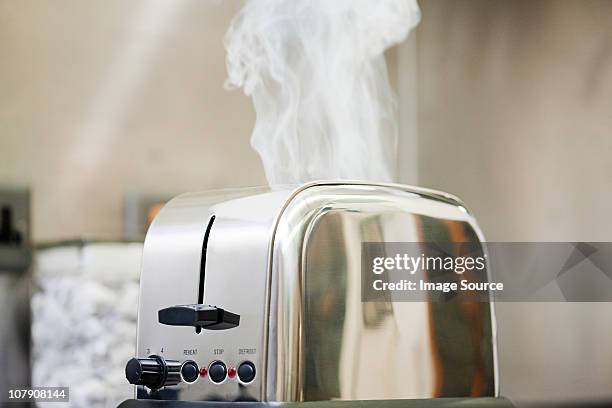 toaster on fire - toaster stockfoto's en -beelden