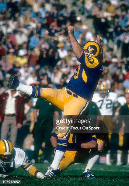 Kicker Tom Dempsey of the Los Angeles Rams kicks a field goal against the Green Bay Packers during an NFL football game at Los Angeles Memorial...