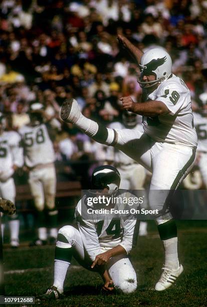 Tom Dempsey Rams 38 Kicker Tom Dempsey Stock Photos, High-Res Pictures, and Images ...
