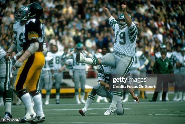 Kicker Tom Dempsey of the Philadelphia Eagles kicks a field goal with Bill Bradley doing the holding against the Pittsburgh Steelers during an NFL...