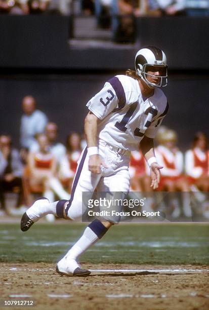 Wide Receiver Lance Rentzel of the Los Angeles Rams in action against the Atlanta Falcons during an NFL football game at Atlanta-Fulton County...