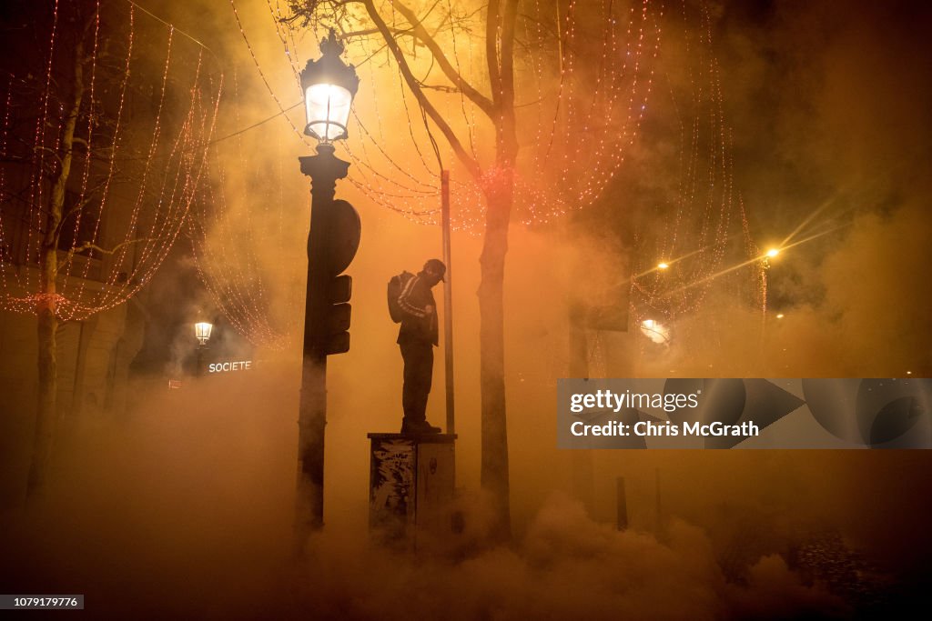 'Yellow Vests' Return to Paris Streets