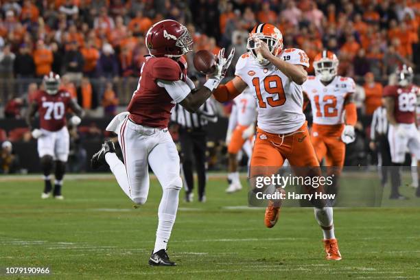 Jerry Jeudy of the Alabama Crimson Tide scores a first quarter touchdown reception past Tanner Muse of the Clemson Tigers in the CFP National...