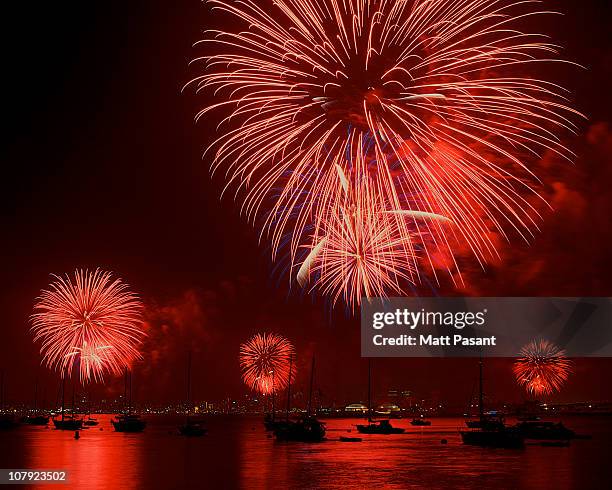 san diego bay fireworks - diego rojas fotografías e imágenes de stock