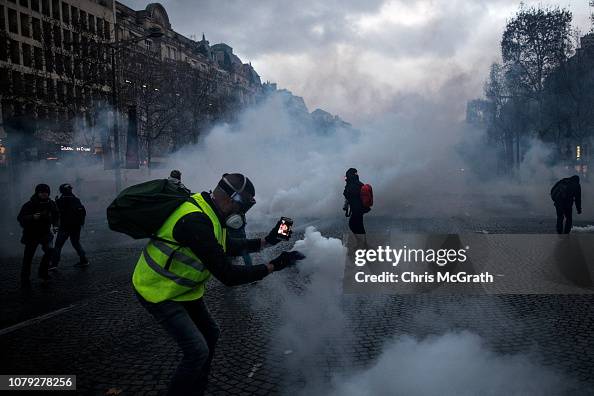 'Yellow Vests' Return to Paris Streets 'Yellow Vests' Return to Paris Streets