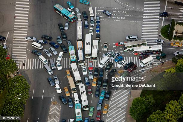 traffic jam - busy street imagens e fotografias de stock