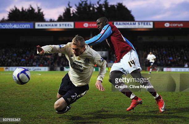 Tony Hibbert of Everton is challenged by Jonathan Forte of Scunthorpe United during the FA Cup sponsored by Eon 3rd round match between Scunthorpe...