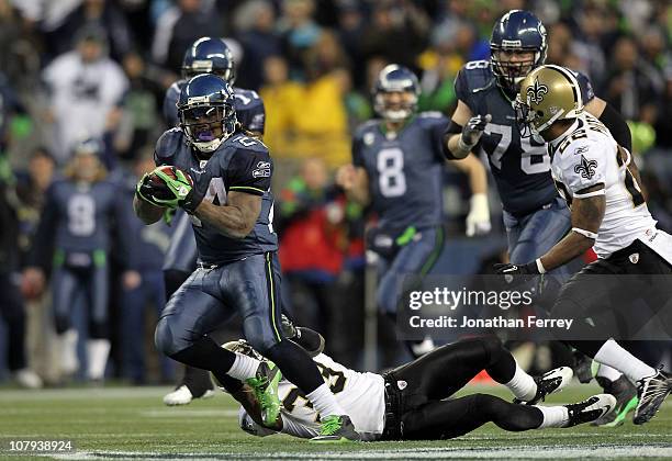 Running back Marshawn Lynch of the Seattle Seahawks runs for a 67-yard touchdown run in the fourth quarter against the New Orleans Saints during the...