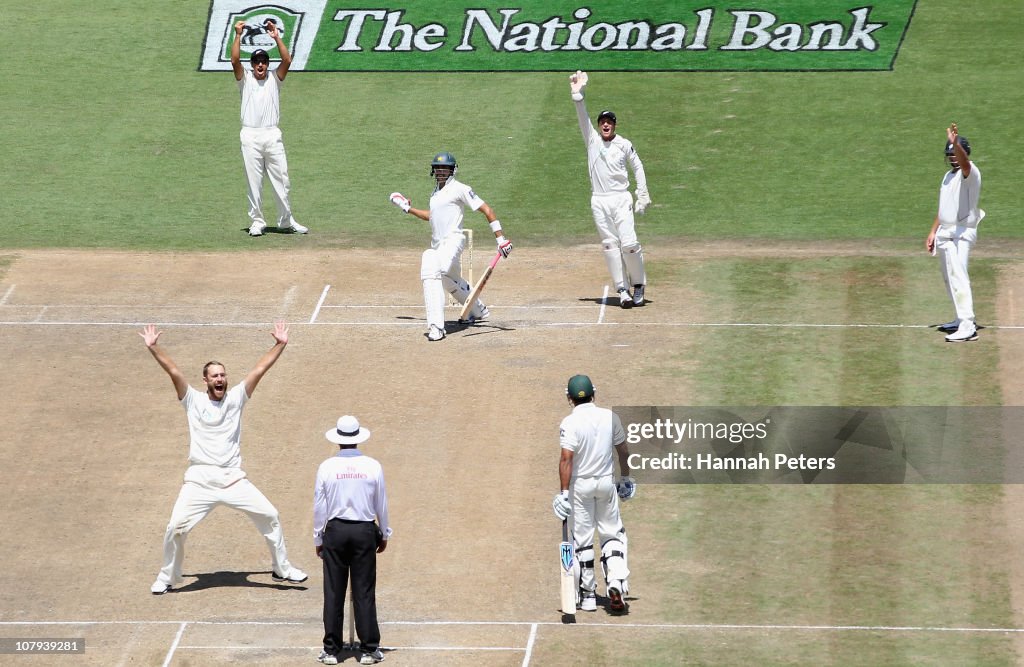 New Zealand v Pakistan - First Test: Day 3