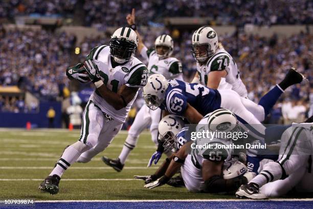 LaDainian Tomlinson of the New York Jets scores 1-yard rushing touchdown in the fourth quarter as quarterback Mark Sanchez celebrates in the...