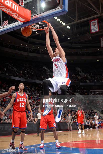 Austin Daye of the Detroit Pistons dunks against the Philadelphia 76ers in a game on January 8, 2011 at The Palace of Auburn Hills in Auburn Hills,...