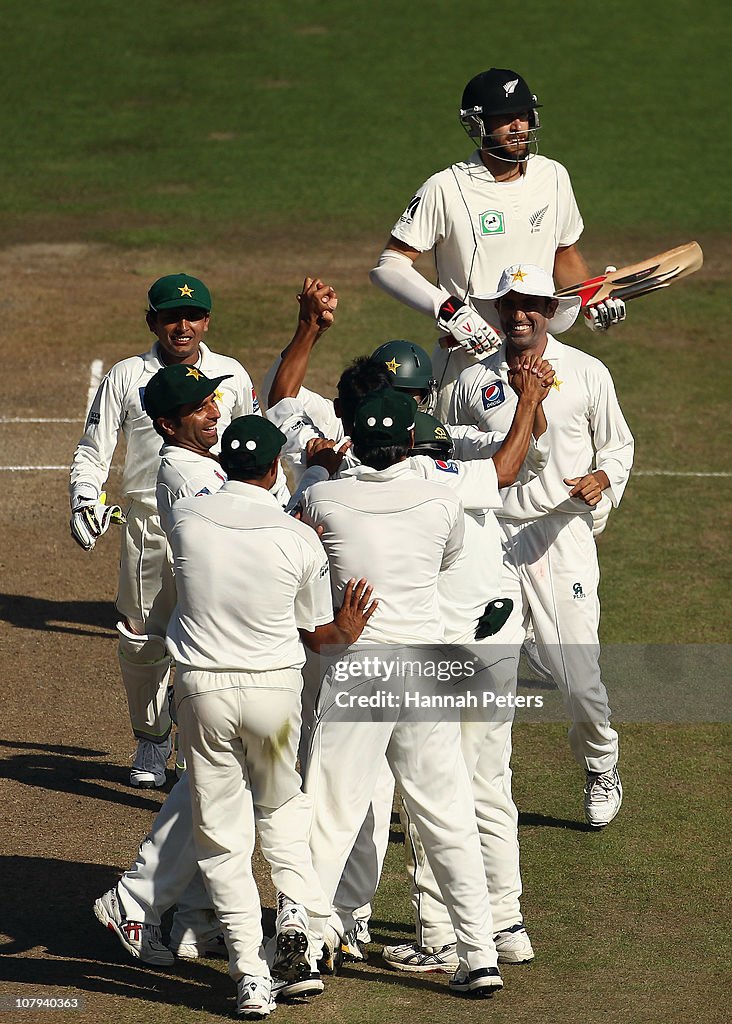 New Zealand v Pakistan - First Test: Day 3