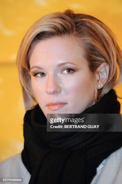 La chanteuse Lorie est photographié le 06 janvier 2010 à Paris, lors du lancement de la 21e opération pièces jaunes. Il s'agit une nouvelle fois de...