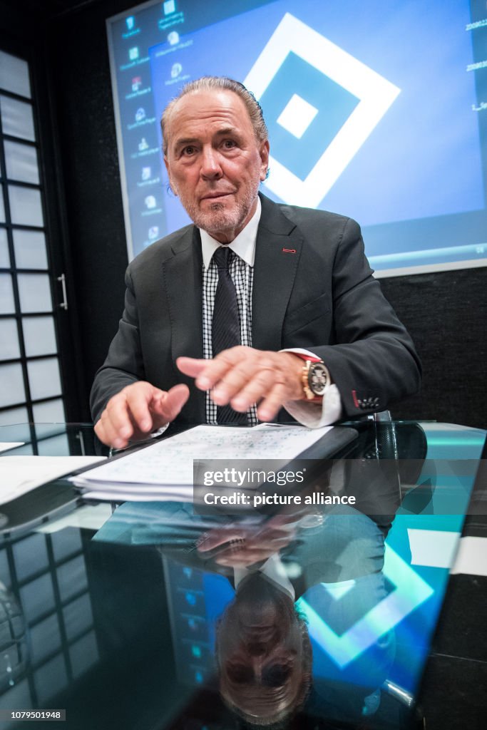Jake Hunke JĂĽrgen Hunke, entrepreneur and former HSV president, speaks at a ...