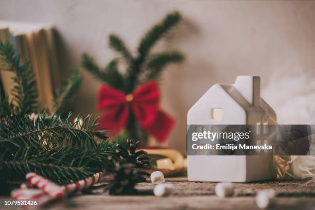 ceramic house on rustic christmas background - shabby chic stockfoto's en -beelden