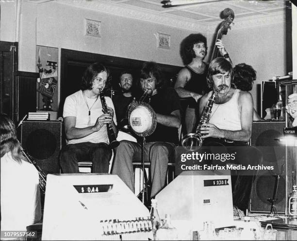 Dave Ridyard 30 Mike Walford Stock Photos, High-Res Pictures, and Images - Getty Images