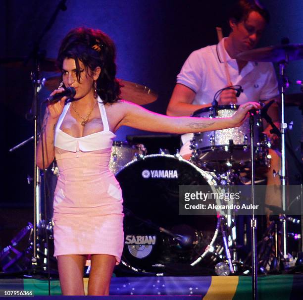Amy Winehouse performs live on stage at Pacha as part of Summer Soul Festival on January 9, 2011 in Florianopolis, Brazil.