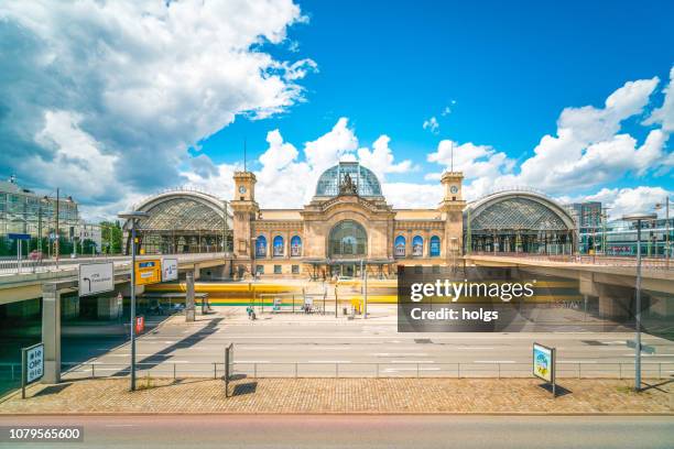 stazione centrale della hauptbahnhof di dresda, germania, europa - dresden city foto e immagini stock