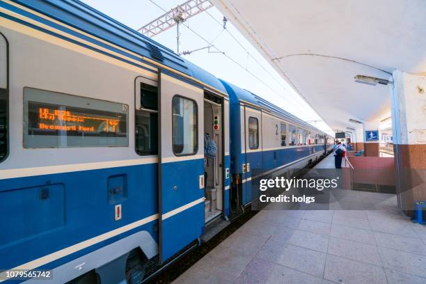 cluj napoca train station, romania, europe - cluj napoca imagens e fotografias de stock