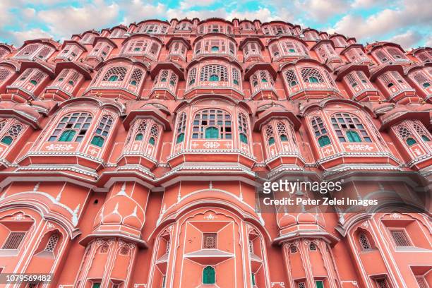 palace of winds in jaipur, india - hawa mahal fotografías e imágenes de stock