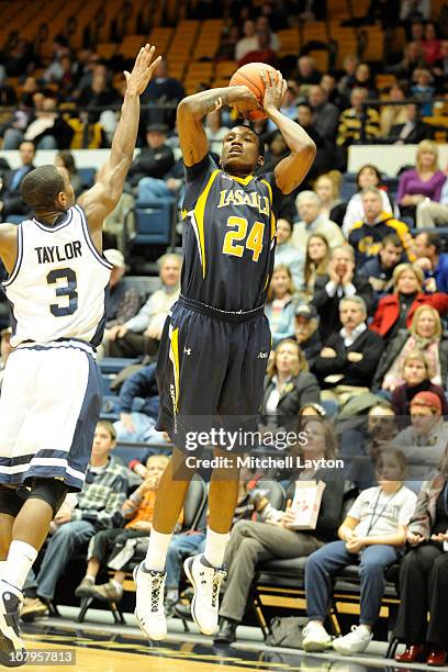 Aaric Murray of the LaSalle Explores takes a jump shot during a college basketball game against the George Washington Colonials on January 5 , 2011...